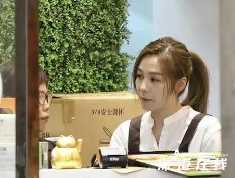30-Year-old actress has to wash the toilet while working in a restaurant