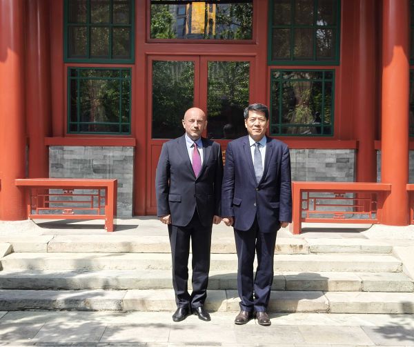 中乌外长就乌克兰危机交换意见