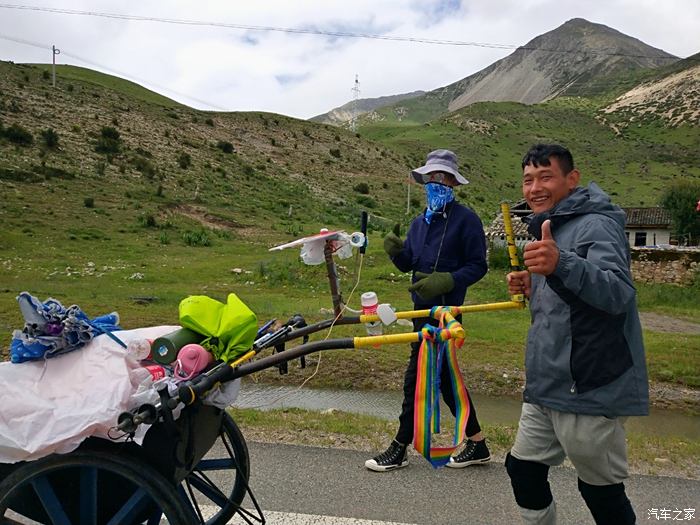 小伙自驾进藏73天捡480多袋垃圾