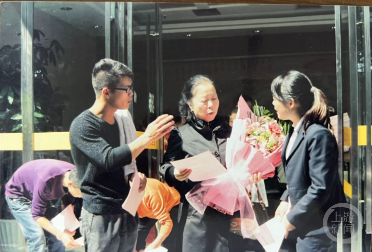 收到世界纪录认证潘展乐又凡尔赛了