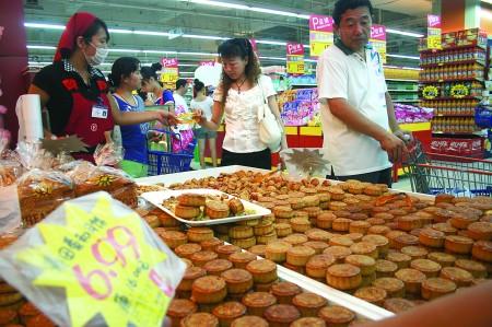 月饼和卖月饼的人，困在销量里