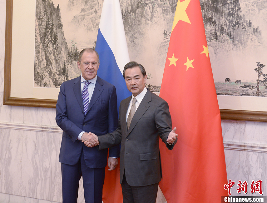 王毅与俄外长拉夫罗夫举行会谈