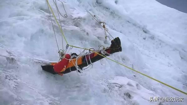 珠峰死亡地带4具遗体被运回