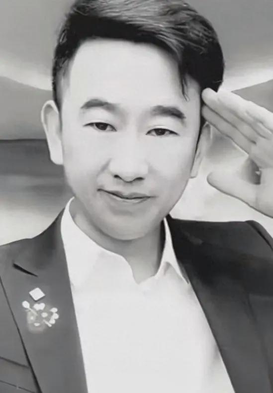 百万粉丝网红“社会哥”因病去世插图 百万粉丝网红“社会哥”因病去世