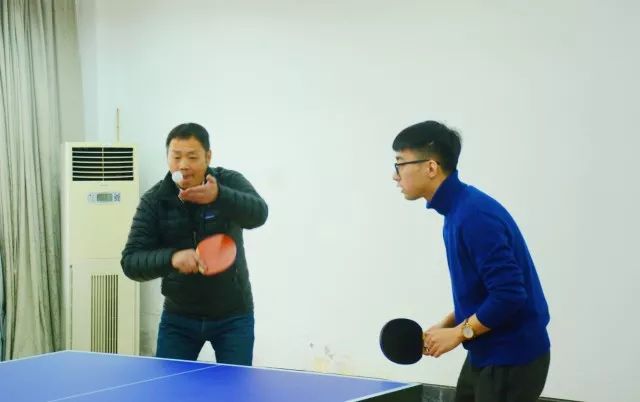 盛李豪打乒乓球四肢协调了