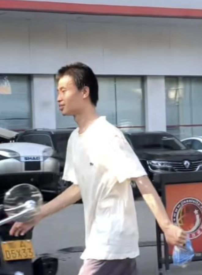 网友济南街头偶遇韦神