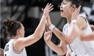 中国女篮22分大胜 保留晋级希望