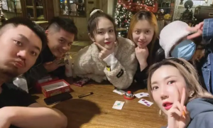 乃万自曝玩乙游