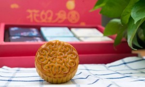 今年的月饼，不是特别圆