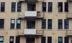 吉林一小区多层阳台垮塌