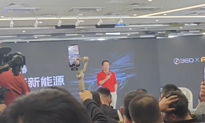 周鸿祎回应“没驾照”