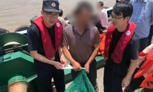四川一对夫妻非法捕捞被当场抓获
