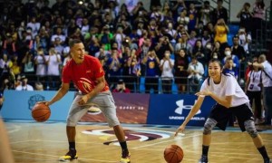 库里中国行 粉丝层层包围高呼MVP