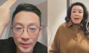张兰直播途中摔倒