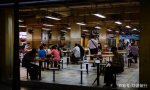 新加坡门将：摊位食品被中国人买空