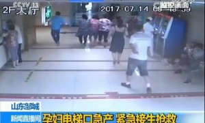 母女乘电梯暴雨涌入 水深到腿部