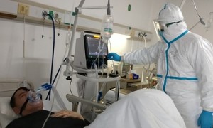 河北两医生过度用呼吸机致患者死亡