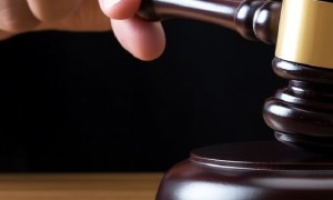 法院称刀掉后冲突不算正当防卫