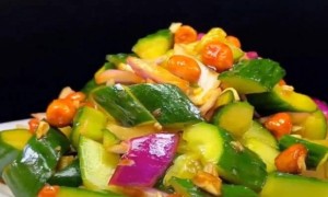 湖南一烧烤店被投诉卖拍黄瓜