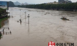 漓江两岸水涨至住宅2楼