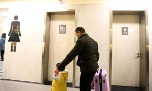 火车站男女厕位比改为1：2受好评