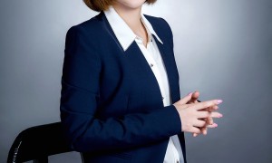美女基金经理暴亏70%带火民生加银