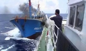 菲律宾撞击我海警船现场态势图