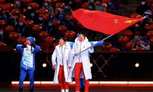 谁将担任闭幕式旗手