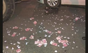车辆行驶中一路撒钱路人帮捡