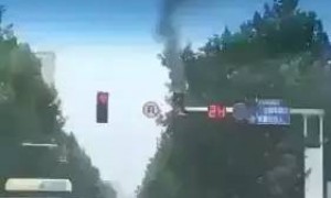 重庆红绿灯热燃了？警方回应