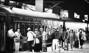 铁路暑运累计发送旅客887亿人次