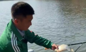 铜山钓鱼被邓刚盯上了