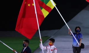 闭幕式给中国五星红旗整整5秒特写