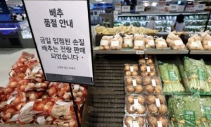韩民众疯狂抢购日用品罐头销量暴增