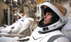 首次商业太空行走舱外航天服面临考验