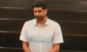 高中老师凌晨约女学生外出被停职