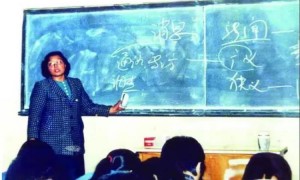 06年学生和97年老师坐一起像主任