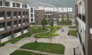 12306回应列车员有纹身