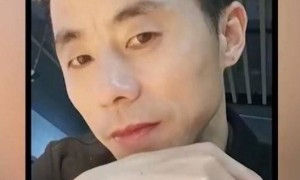 50岁卖鱼大叔身材管理堪比明星