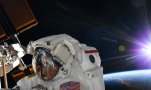 SpaceX首次太空行走推迟