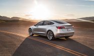 特斯拉Model 3官图公布: 配15英寸大号iPad缩略图
