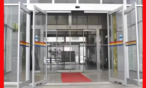 甘肃高端玻璃铜门定做厂家 多达铝业缩略图